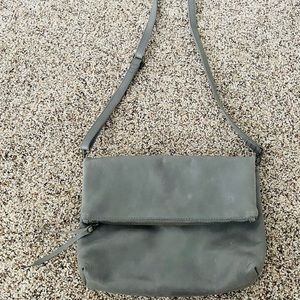 Able Emnet Crossbody